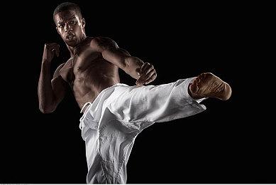 RTX3090运行《最终幻想7重制版》8K+光追演示 画面美